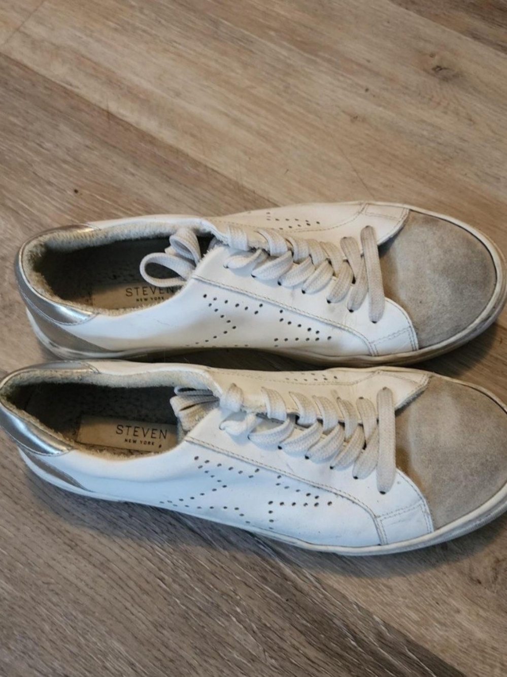 STEVEN by Steve Madden White & Gray Women's Casual Sneakers
